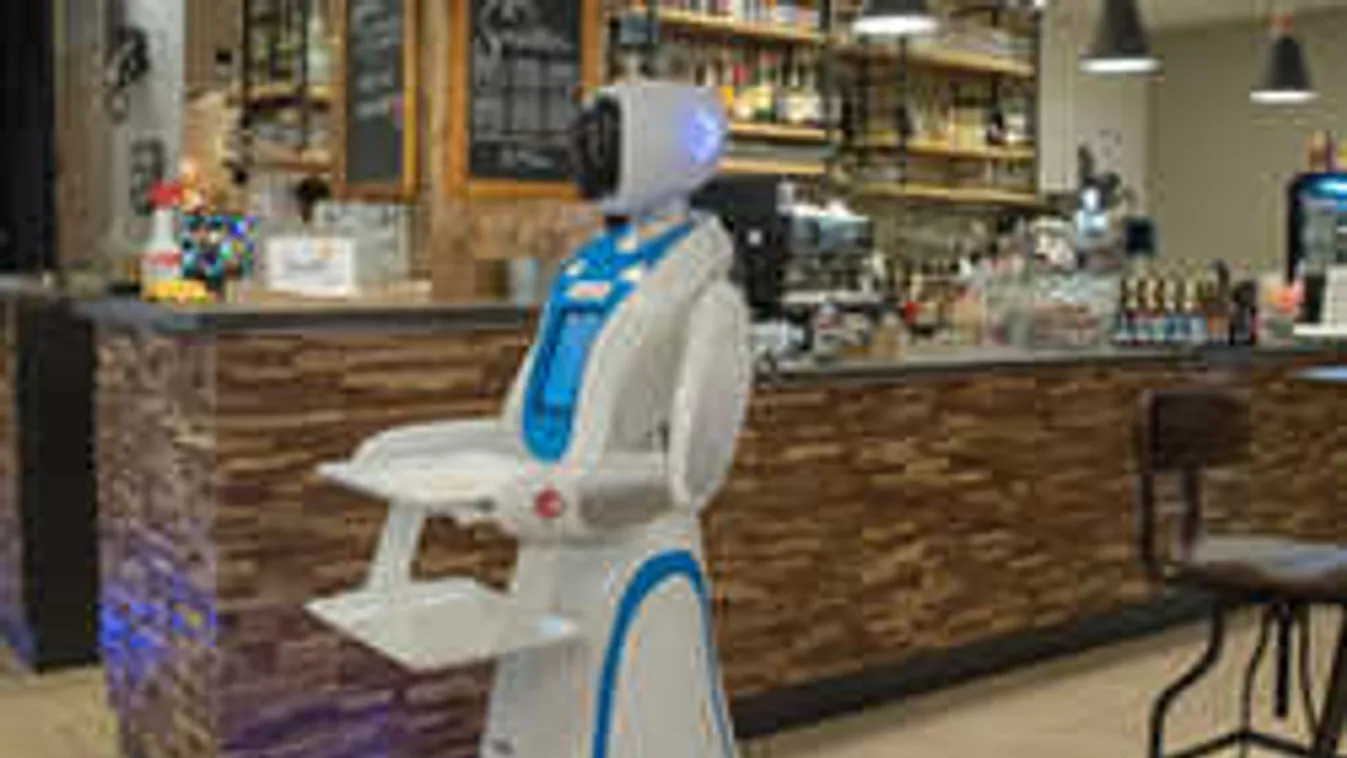 Ilyen, amikor a robot hozza ki a kávét Pesten