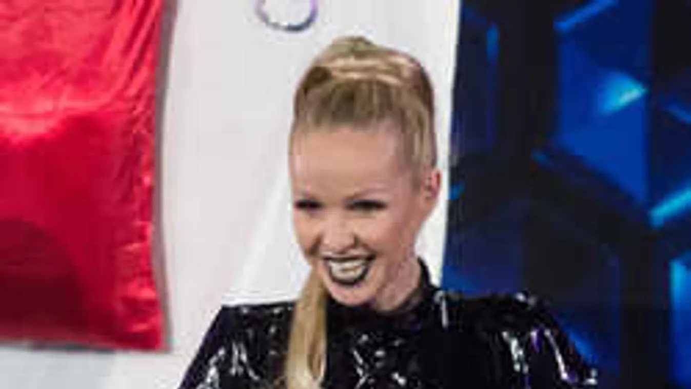 Hűha, átlátszó csipkében mutatta meg formás popsiját Köllő Babett