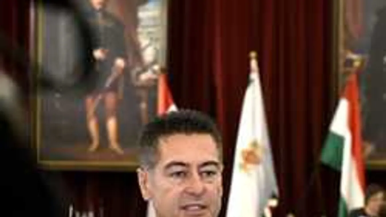 Egymást gyilkolják az ellenzéki jelöltek