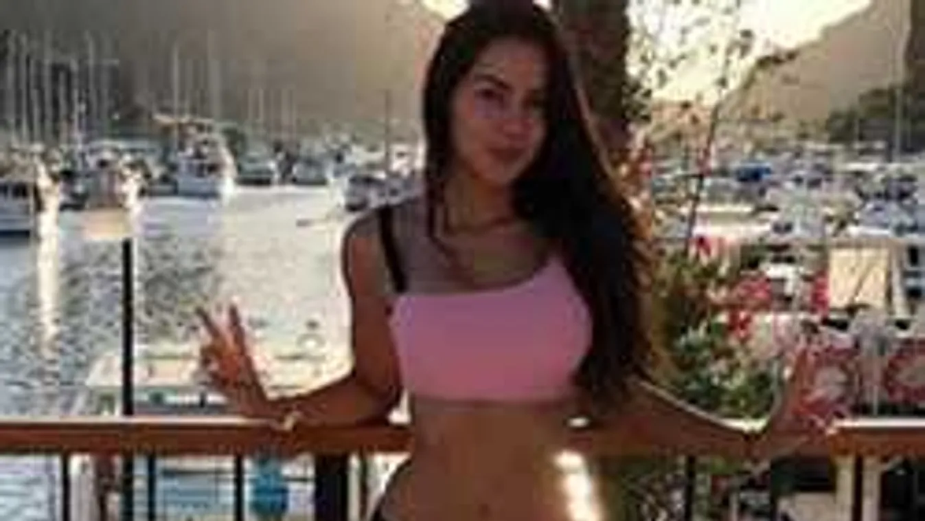 Falatnyi, alig takaró melltartóban pózolt a kolumbiai modell