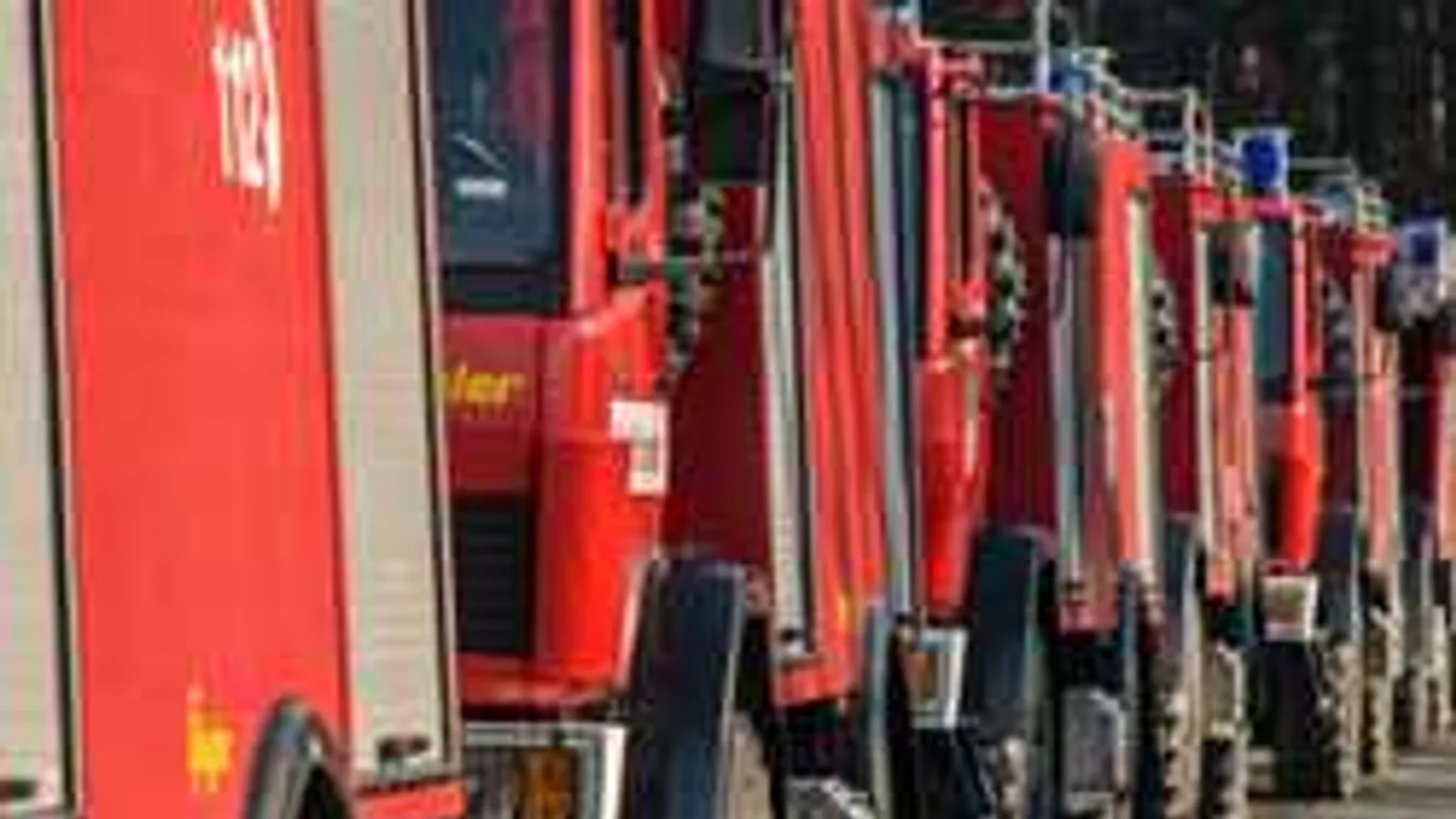 Drámai felvétel: hatalmas lángok csaptak fel a fővárosi tízemeletesben