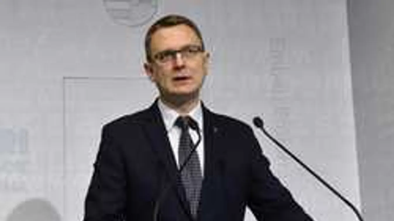 Rétvári: Bővülnek és emelkednek az ápolási díjak 2019-től