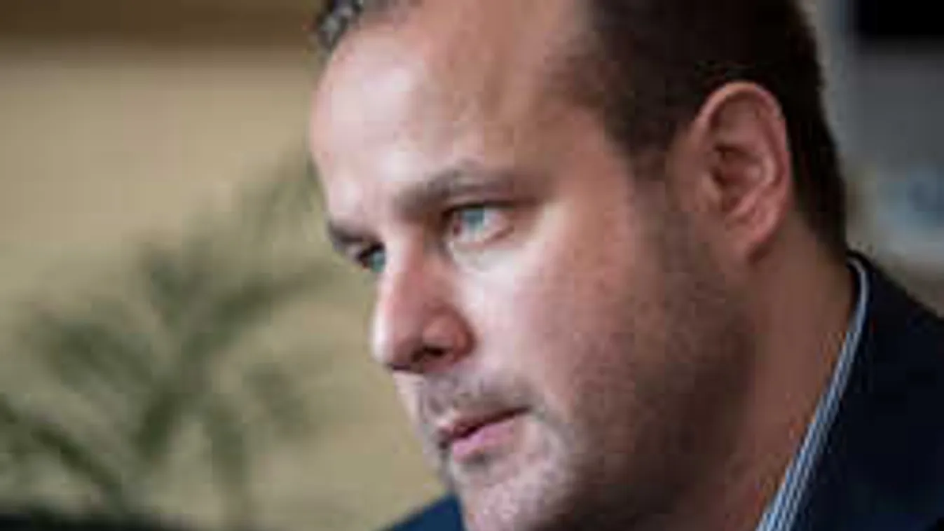 Váratlan bejelentés: megbocsátott szüleinek a magyar humorista