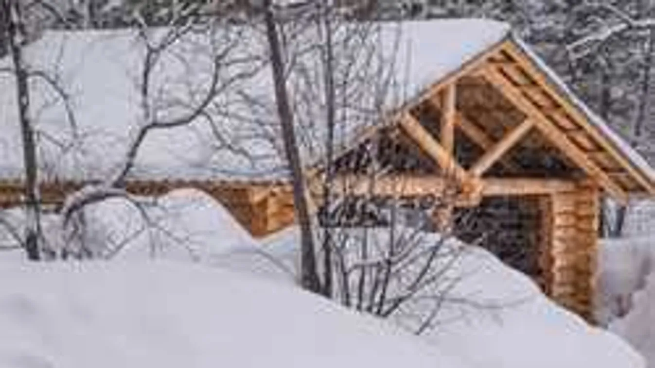 Kétméteres hó lepte be a kis hegyi települést, videó az olaszországi helyzetről