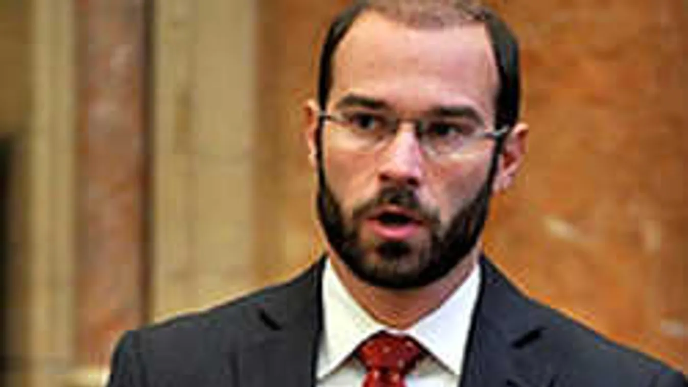 Soros György mozgósította a tüntetőket