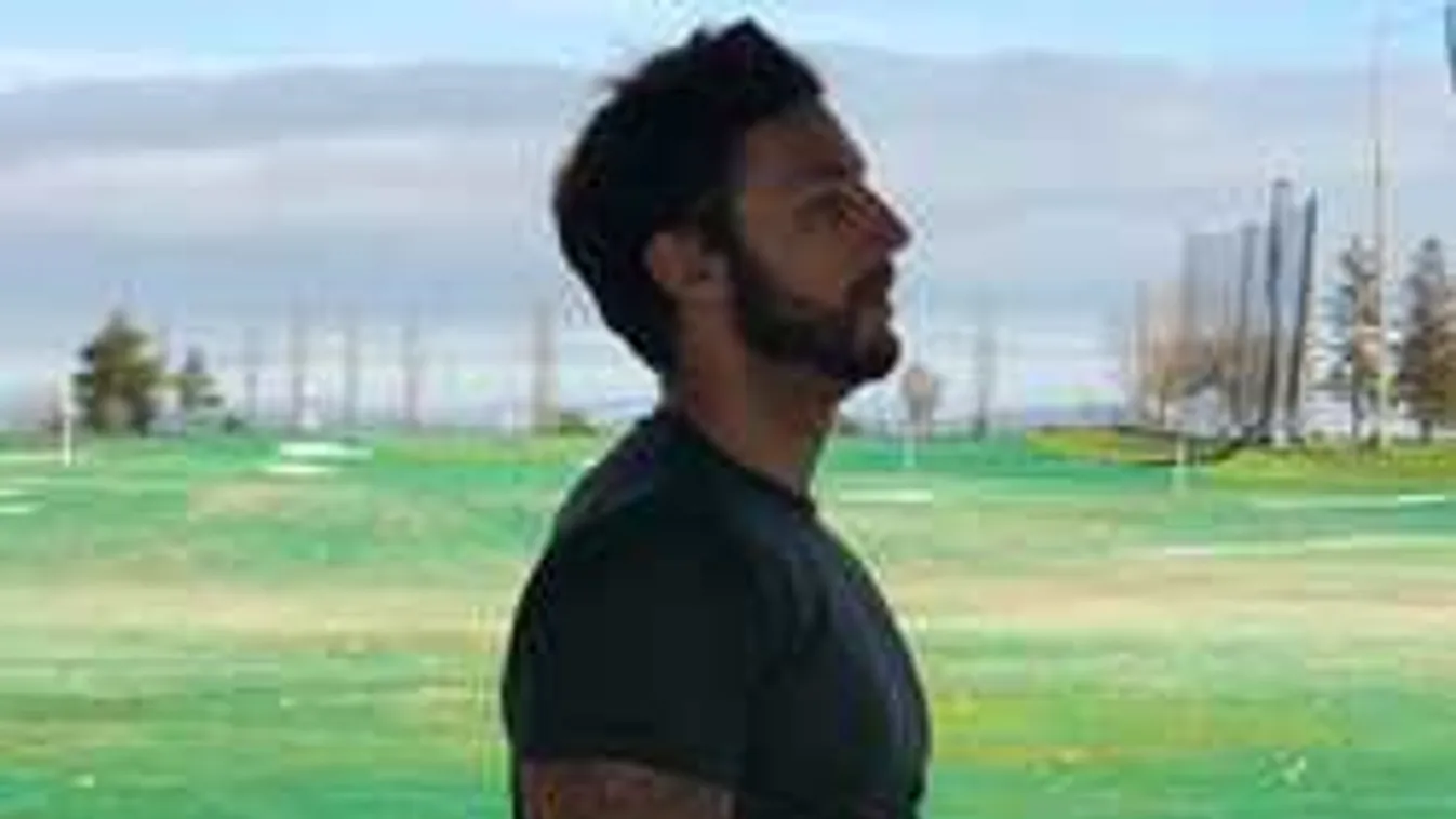 Bajban van Shane Tusup, segítséget kér