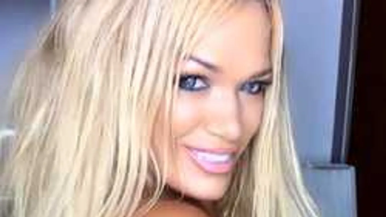 Pucér naptár készült a világ legdögösebb nagymamájáról