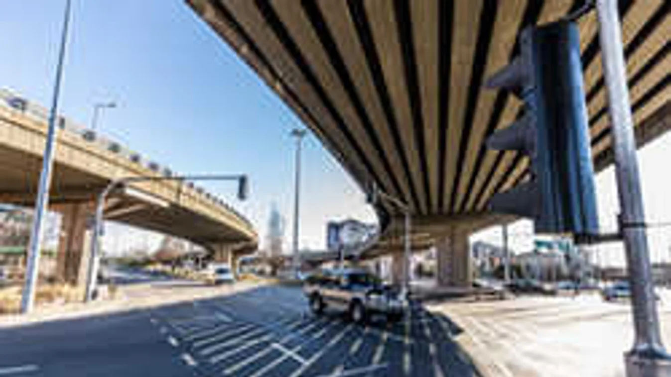 Döbbenetes fotók, ezért kell felújítani a Flórián téri felüljárót