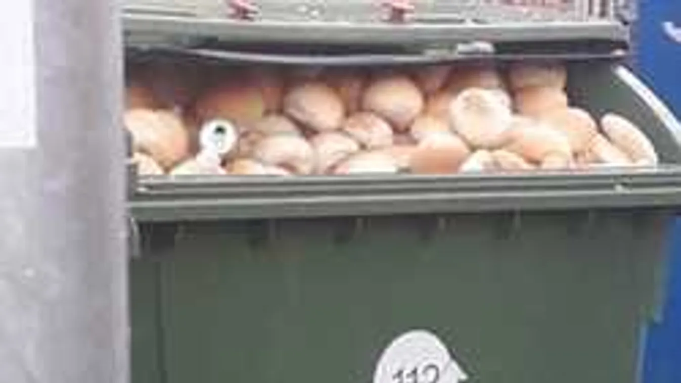 Így dobják ki az élelmiszert a Tescóban