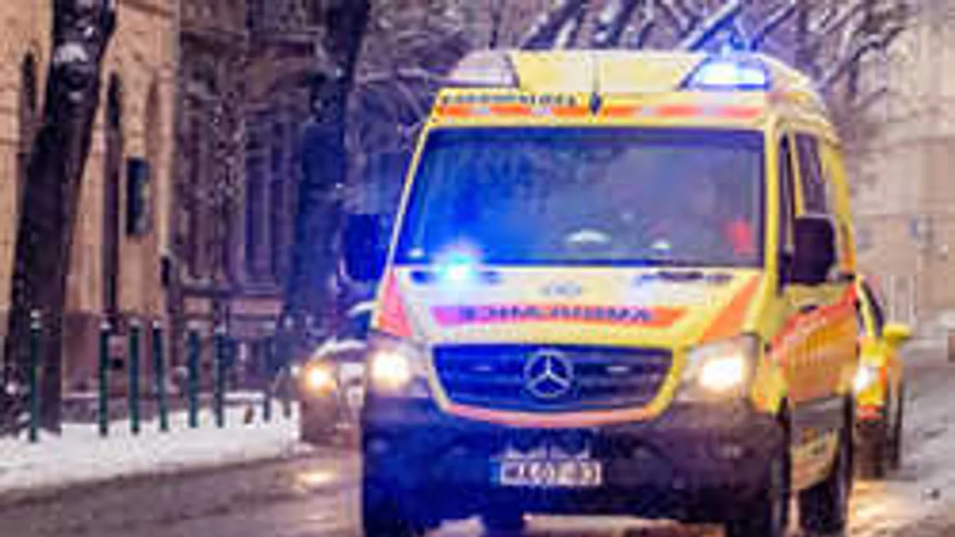 Felborult egy magyar busz, többen megsérültek