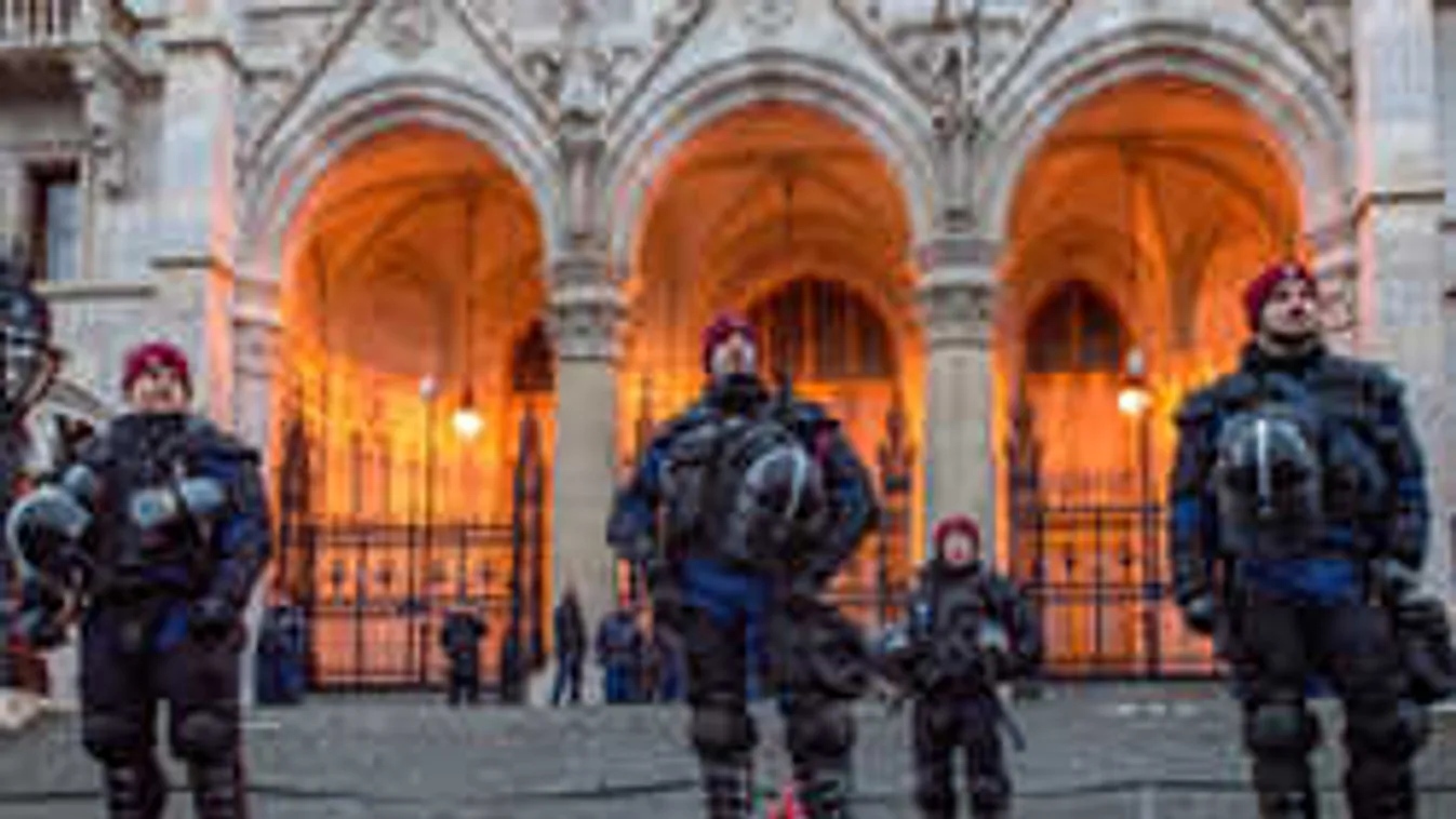 Nem kérnek az ellenzéki tüntetésekből, mégsem lesz sztrájk