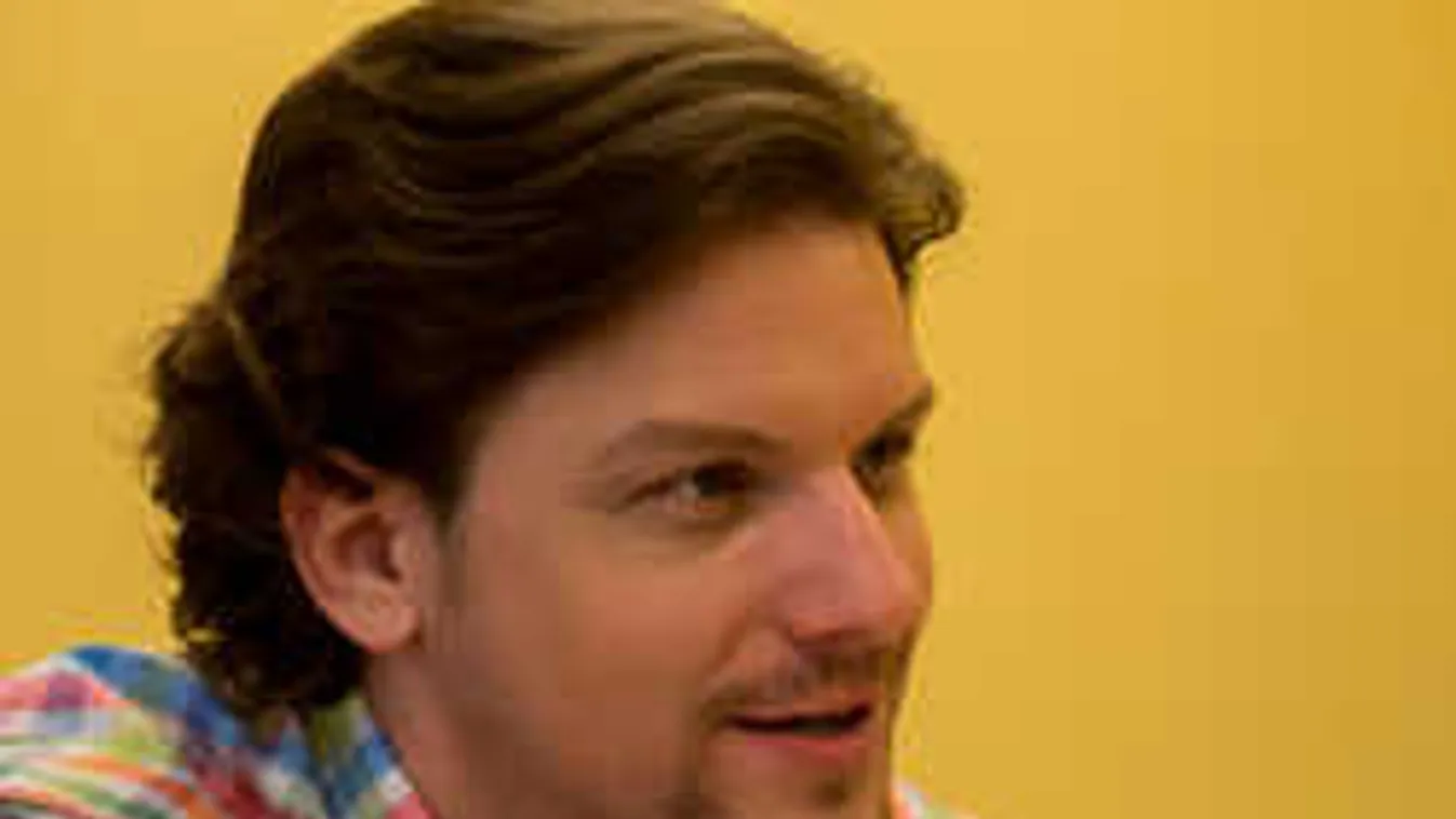 Durva üzenetekkel támad Peller és Rékasi Károly zaklatója