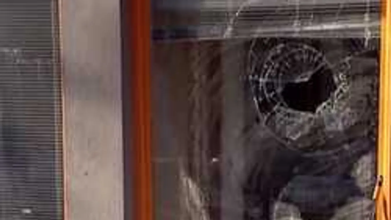 Betörték a Fidesz-iroda ablakát, vandalizmusra bátorít az ellenzék