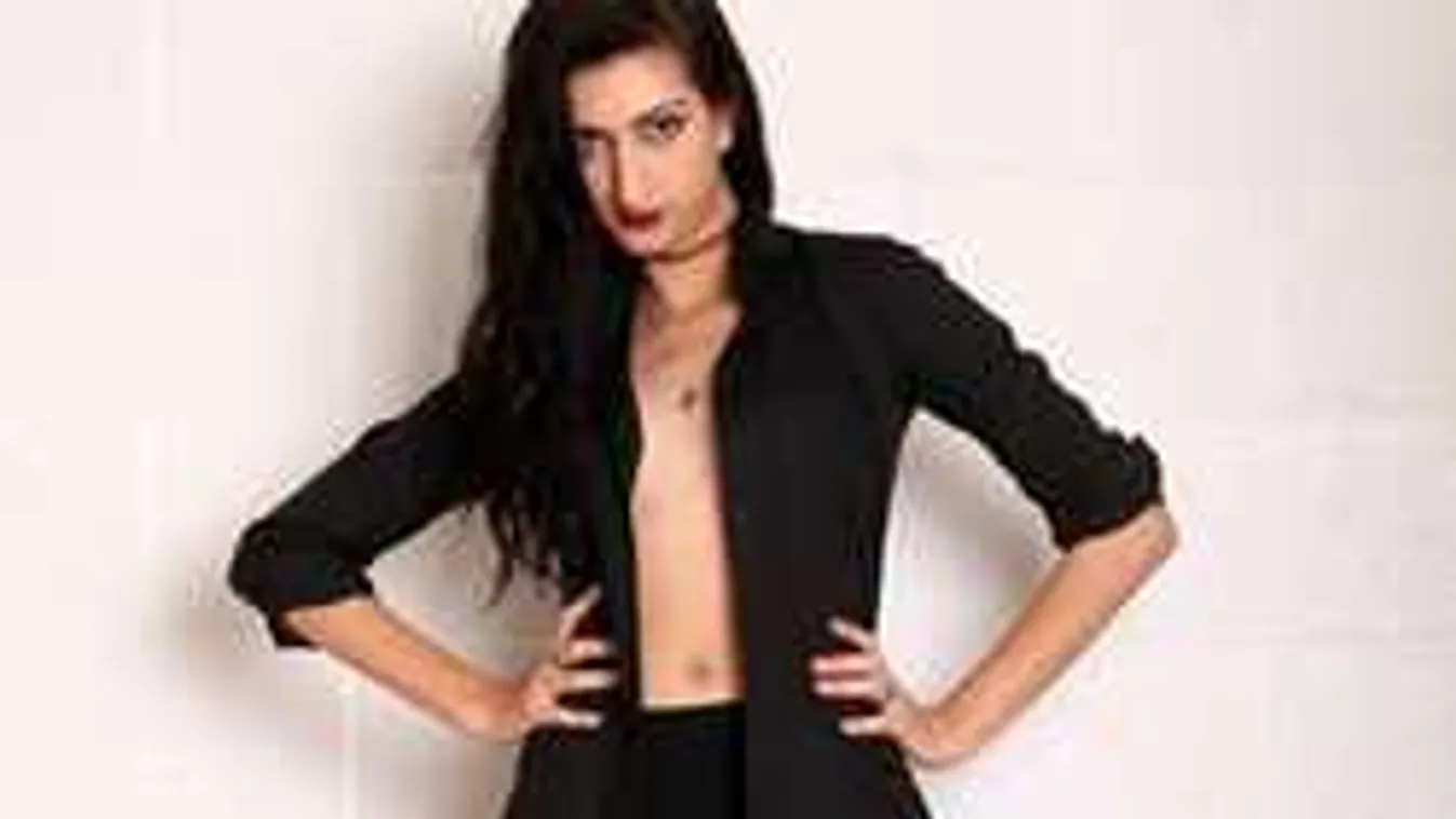 Fellázadtak a titkárnők: Nem akarnak melltartót viselni az irodában