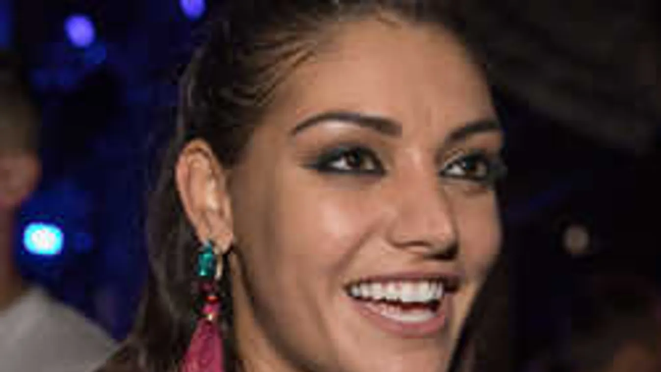 Rendhagyó családi fotót osztott meg Kulcsár Edina