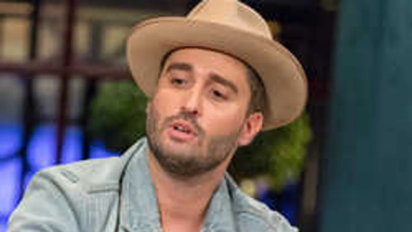 Értékes ajándékkal lepte meg rajongóját Király Viktor