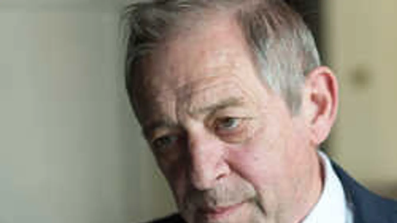 Színpadon ünnepel a legendás magyar színész