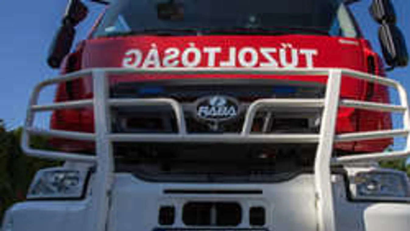 Rohannak a tűzoltók a súlyos balesethez, több sérült van az úton