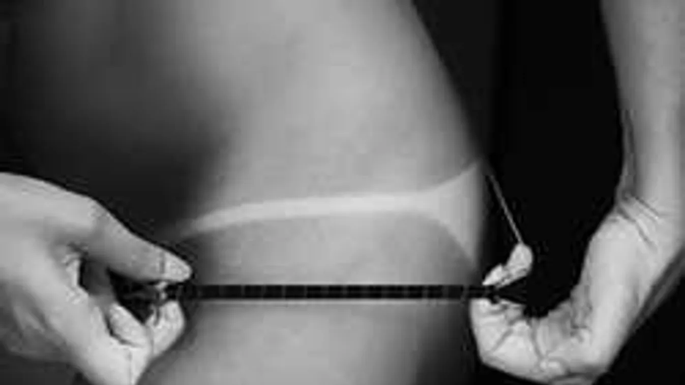 Kosarazás közben villantotta meg tangás popsiját a lány