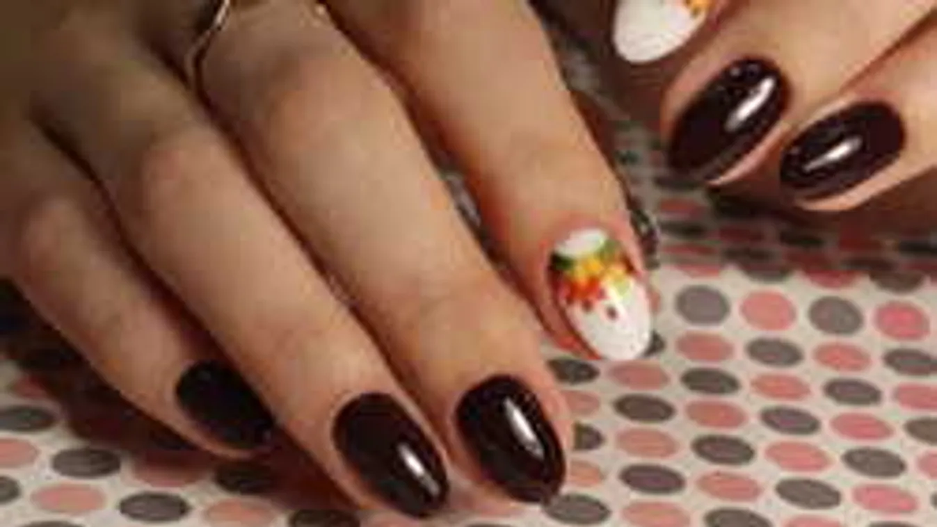 Az idei év legnagyobb manikűrdivatja a mandulaforma