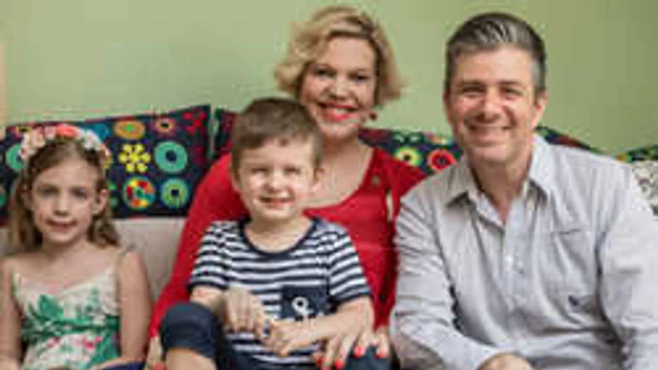 Nem semmi, így viseli az iskolát a magyar sztárpár kislánya