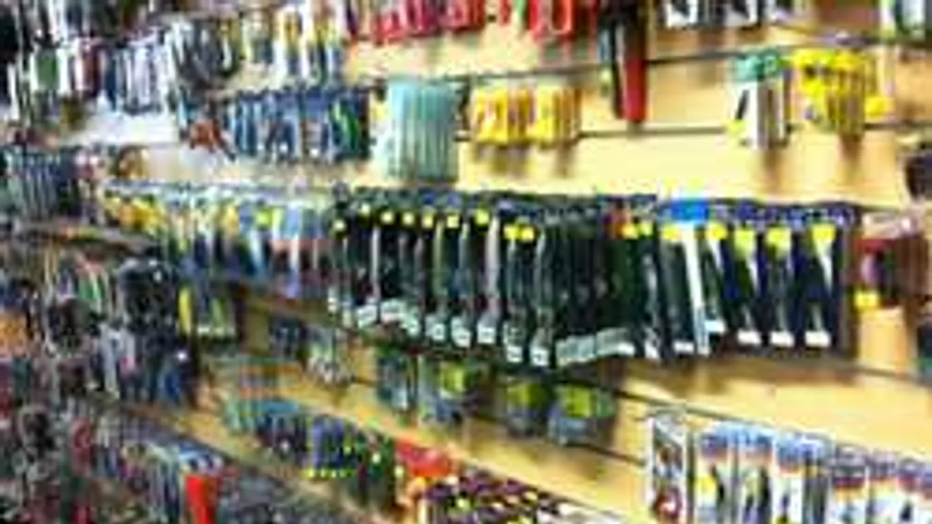 Aljas dolgot művelt két férfi egy nógrádi horgászboltban, le is buktak