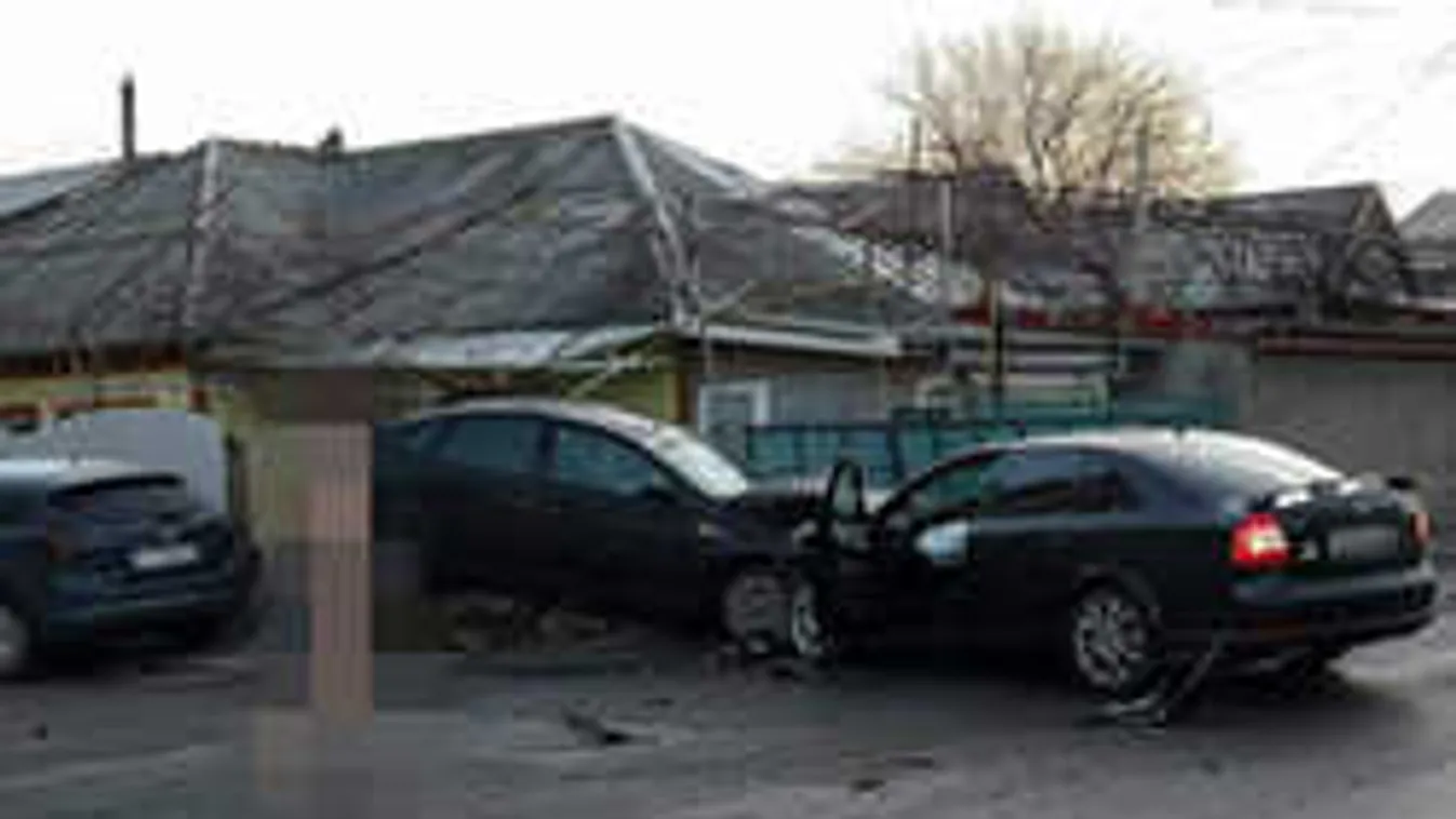 Sokkot kaptak a rendőrök is: pucér sofőr okozott balesetet