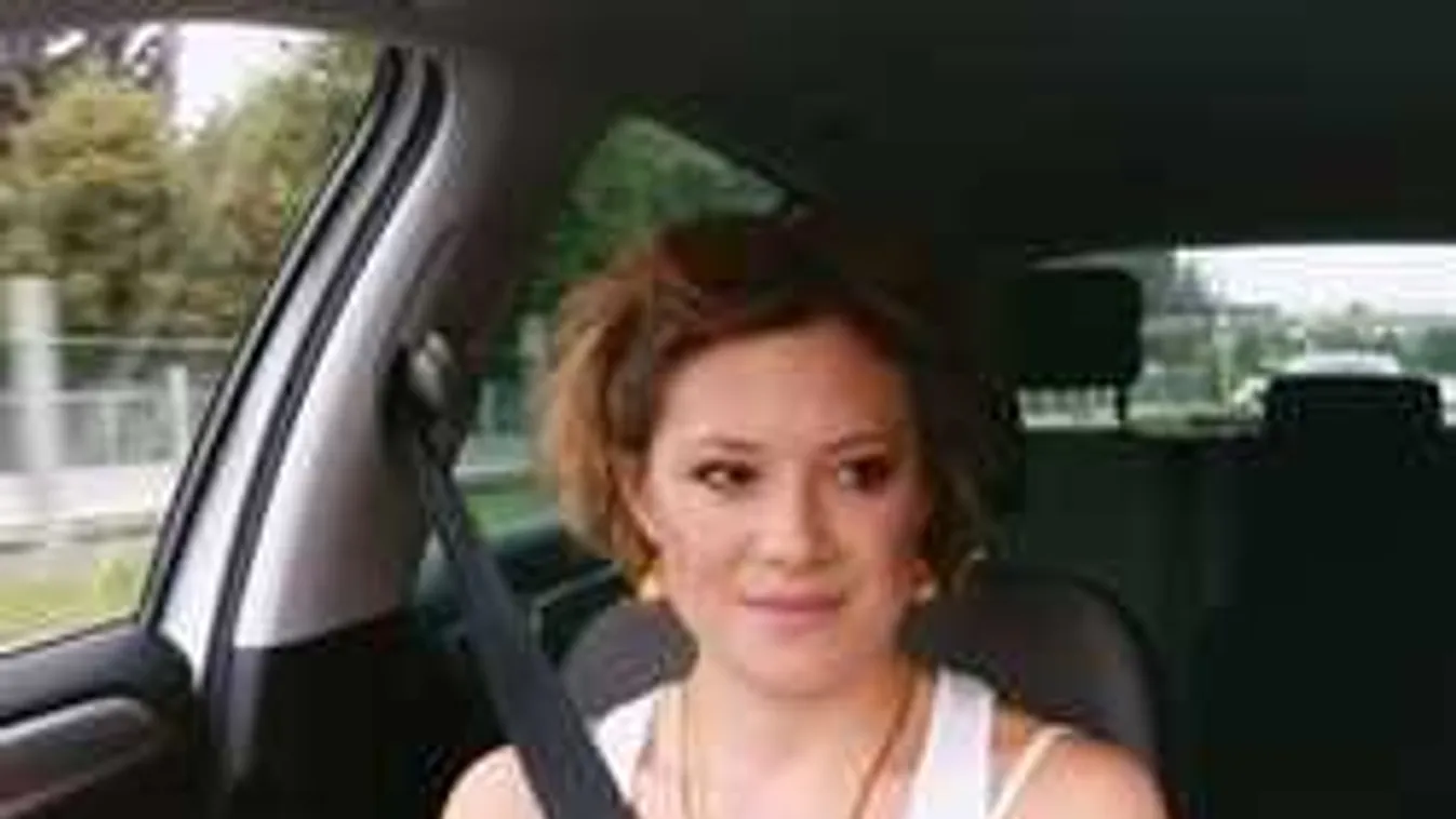 Tündéri fotó, ezt tette Szinetár Dóra kisfia a színházban