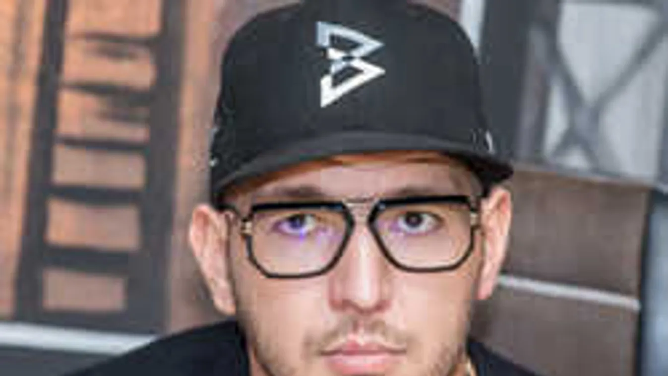 Bejutottunk a szcientológus kamuelvonóra: Így csalták csapdába Curtist