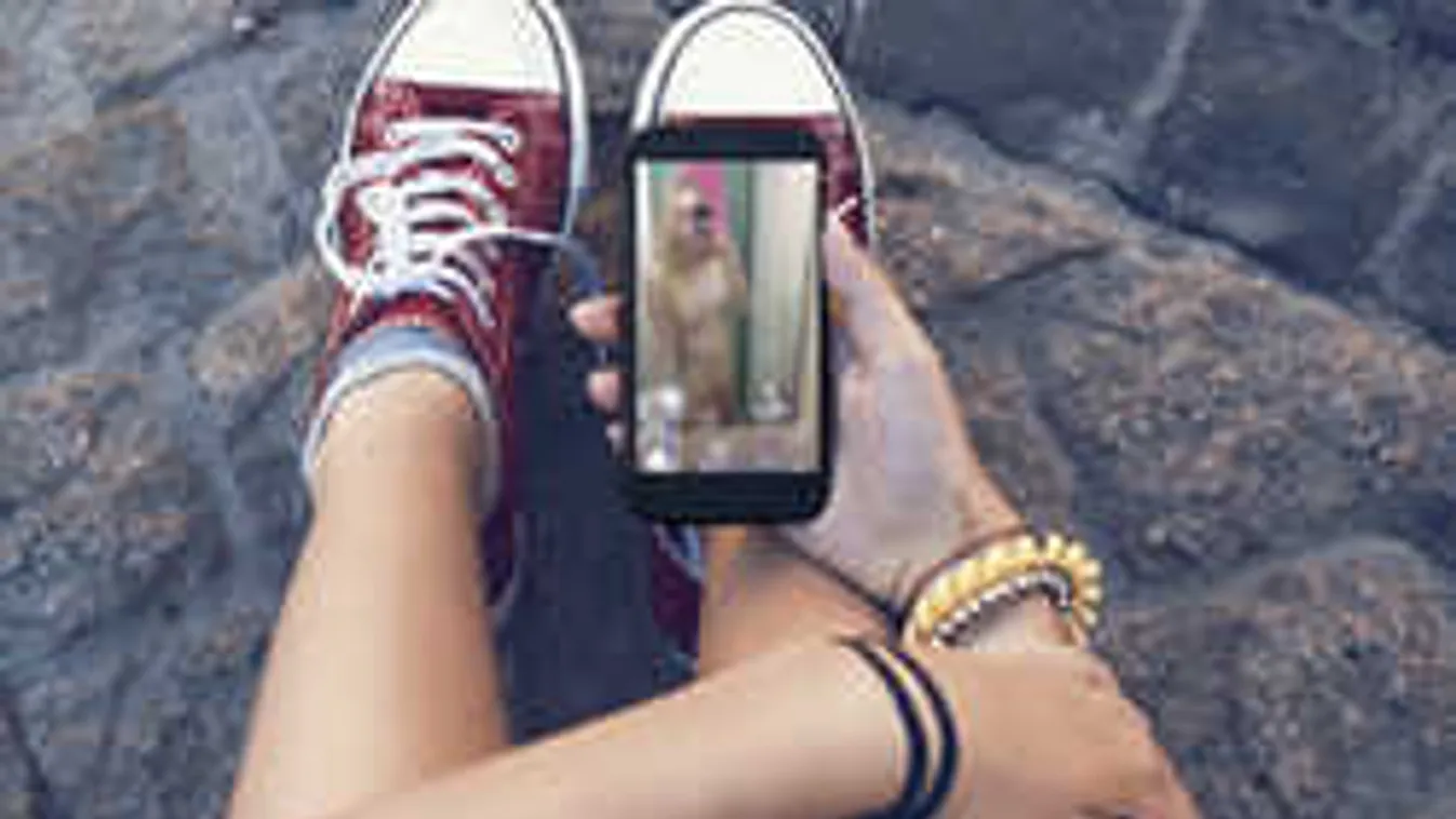 Tömegesen kérik szexchatelésre a magyar tiniket