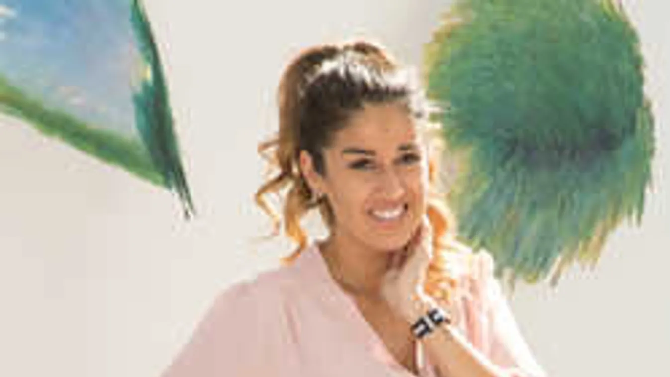 Apró bikiniben tolta a kamerába formás fenekét Singh Viki