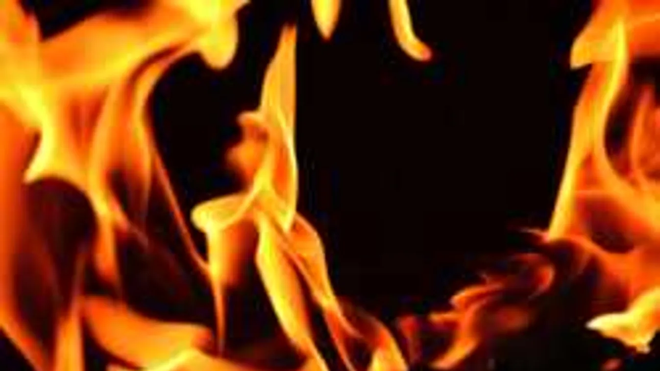 Azonnal kimenekítették a lakókat, felcsaptak a lángok a tömbházban