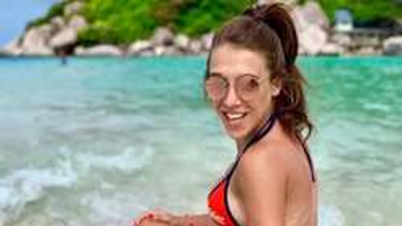 Nagyobb mellek, óriási feltűnést keltett a dögös harcoslány