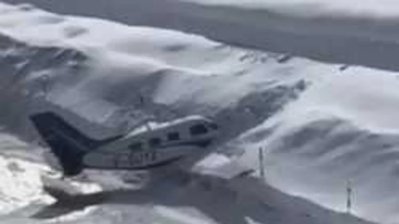 Leszállás közben hófalba rohant egy kisrepülő az Alpokban! Videó