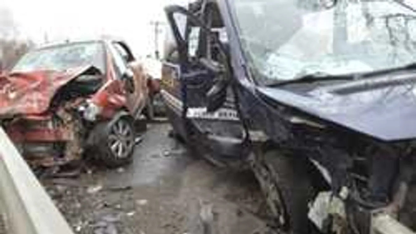 Brutális fotó a reggeli tragédiáról: frontális ütközés Pest megyében