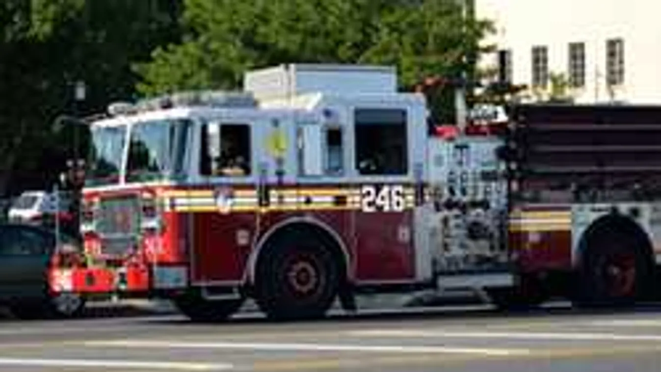 Bizarr esethez riasztották a tűzoltókat: bordélyházból kellett menekíteni a kuncsaftot