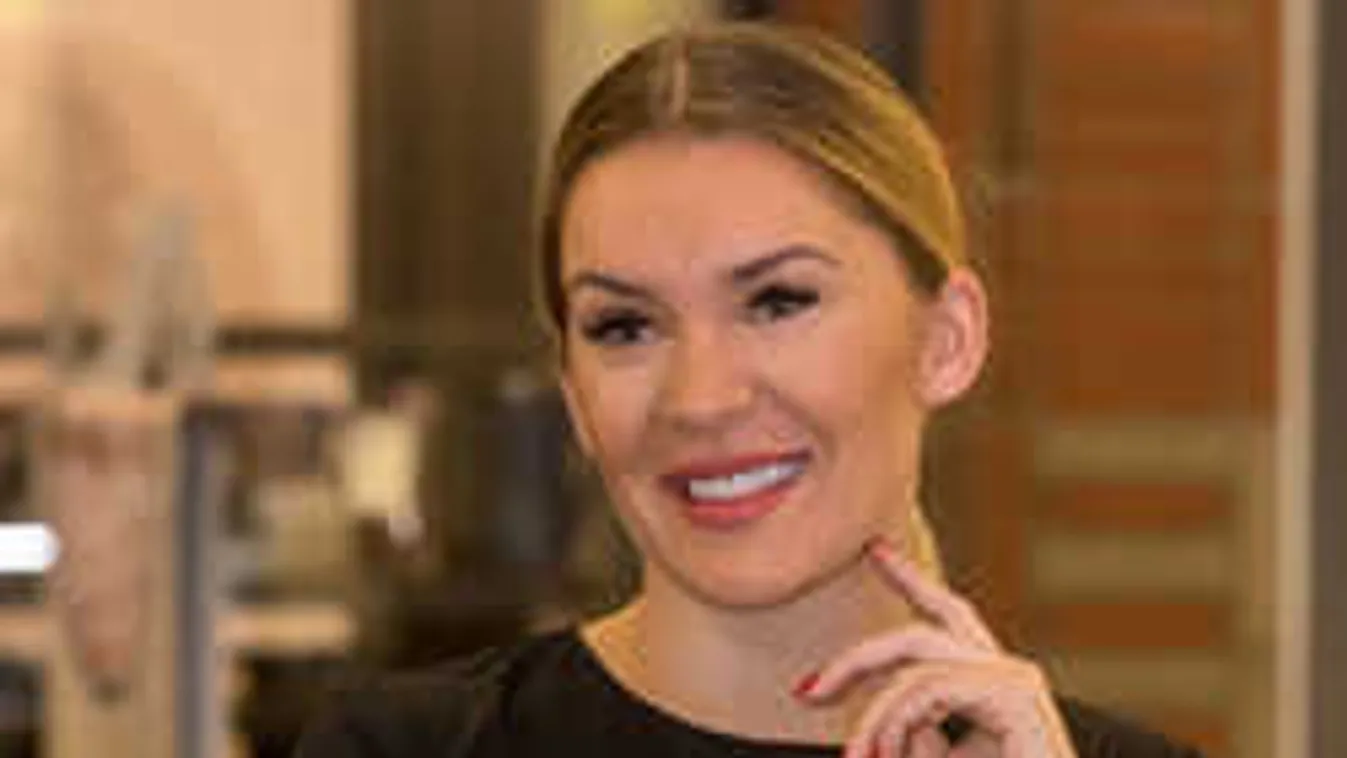 Így még nem láttad: különös helyzetben kapták le Hódi Pamelát