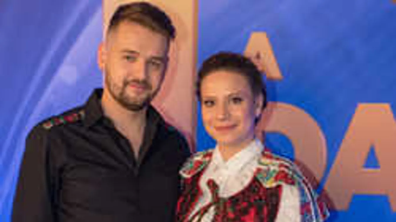 Hatalmas örömhír: babát vár az ismert magyar énekesnő