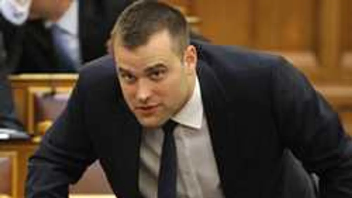 Végül csak lemondott Szávay és Staudt