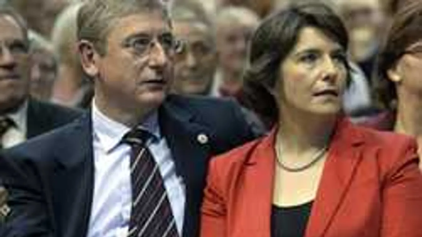 Távkapcsolat vár Gyurcsányra. Klára asszony már döntött