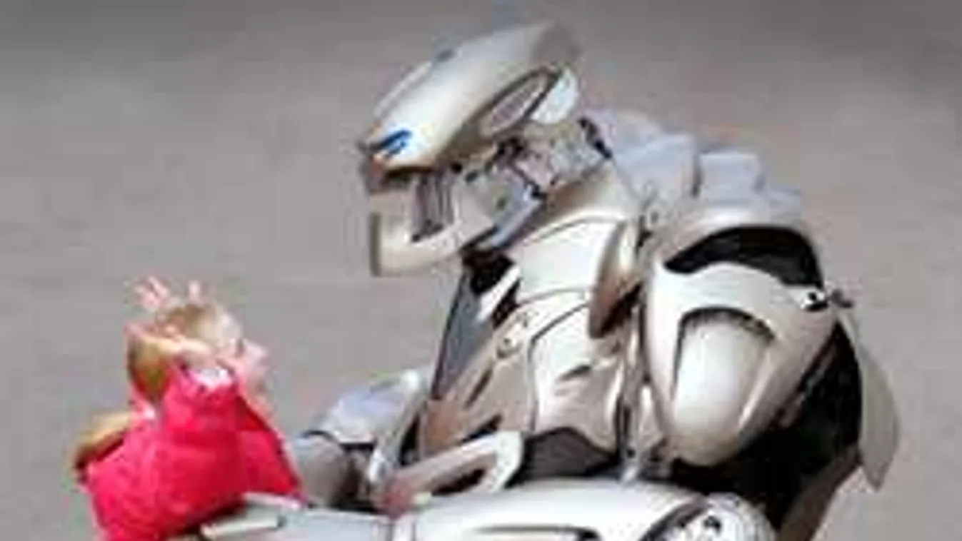 Szívszorító pillanatok: robot váltotta valóra a kerekesszékes Ricsi álmát