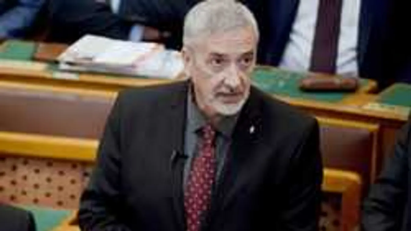 Halász János: Európa szenved a migrációtól