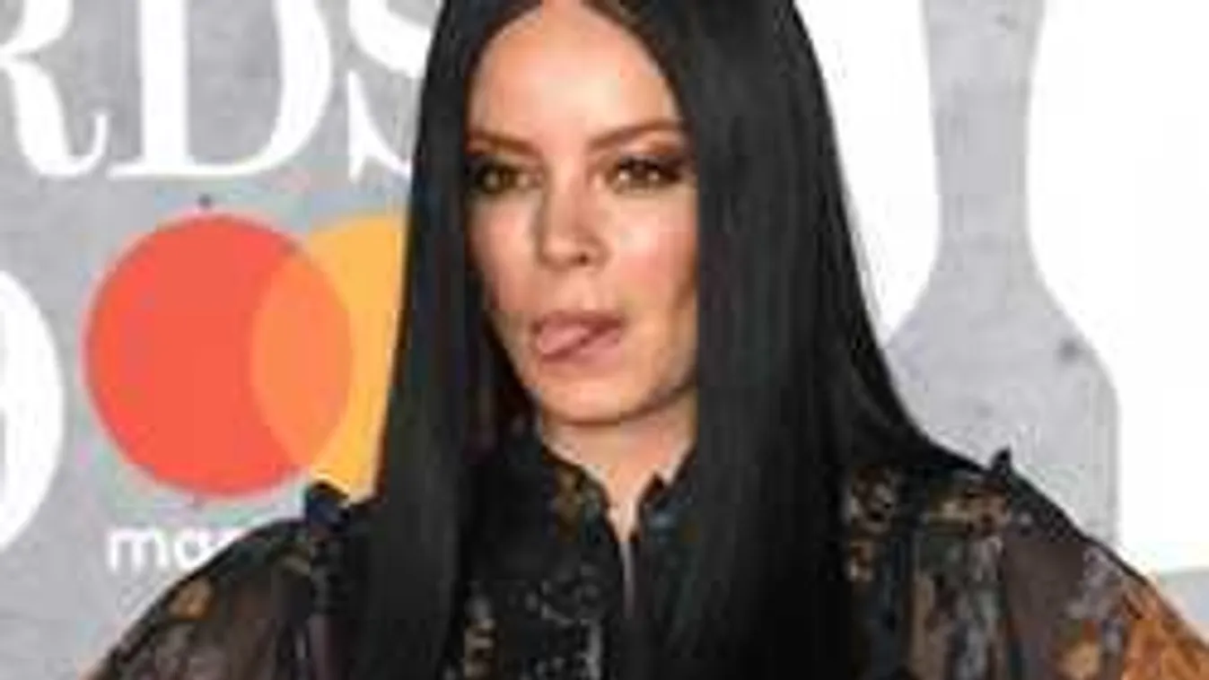 Lehet ezt még fokozni? Bizarr videót tett közzé melleiről a sztáranyuka