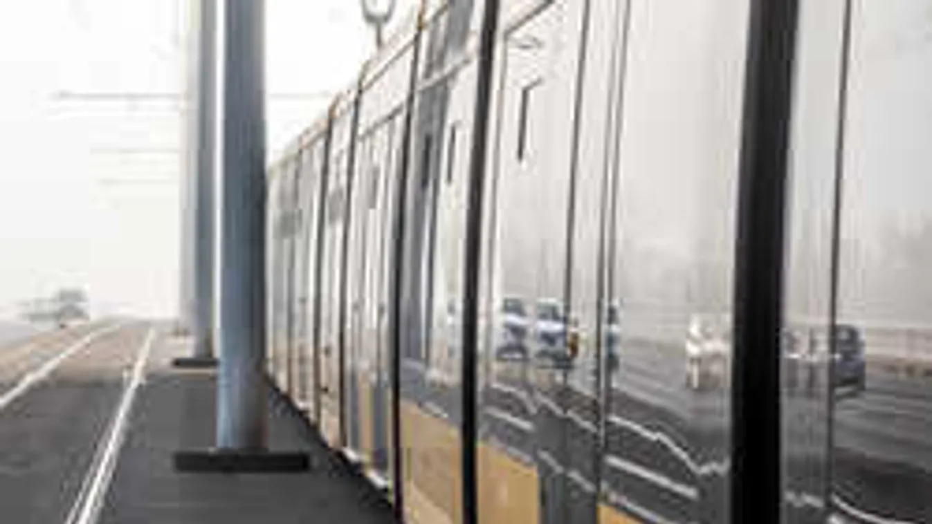 Botrányos jelenet az 1-es villamoson, videóra vették az őrjöngő utasokat