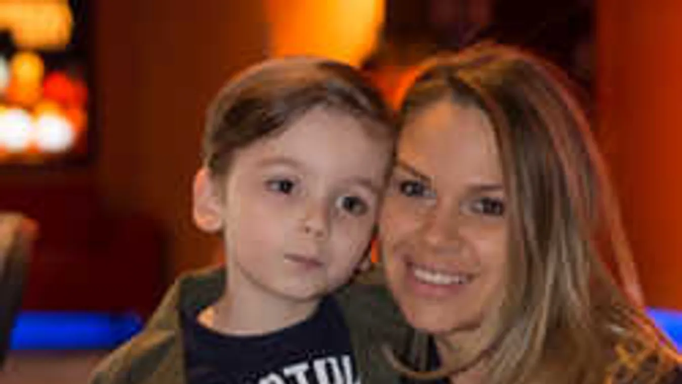 Dundika vallomása: Ijesztő betegséggel küzdenek a fiai