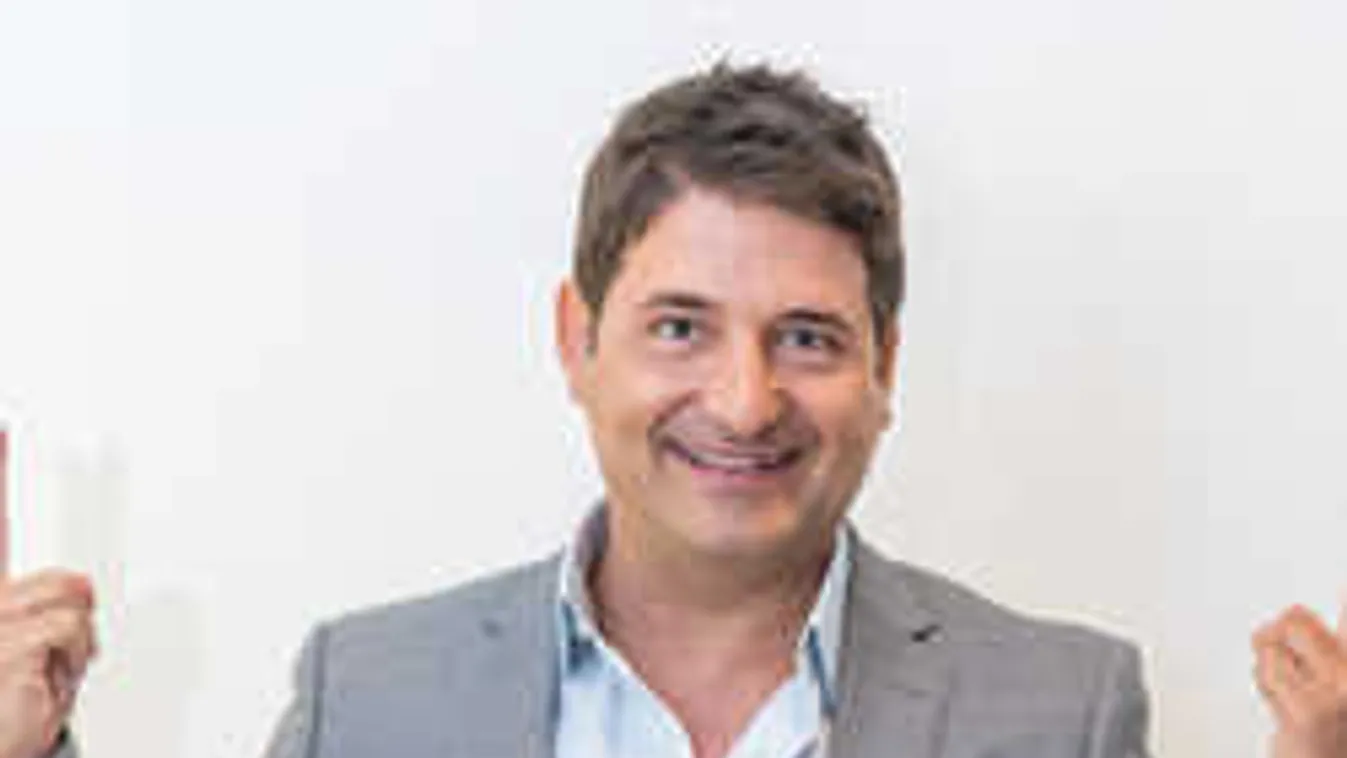 Hajdú Péter csak a Ripostnak vallotta be: Ezt a gyönyörű nőt szereti