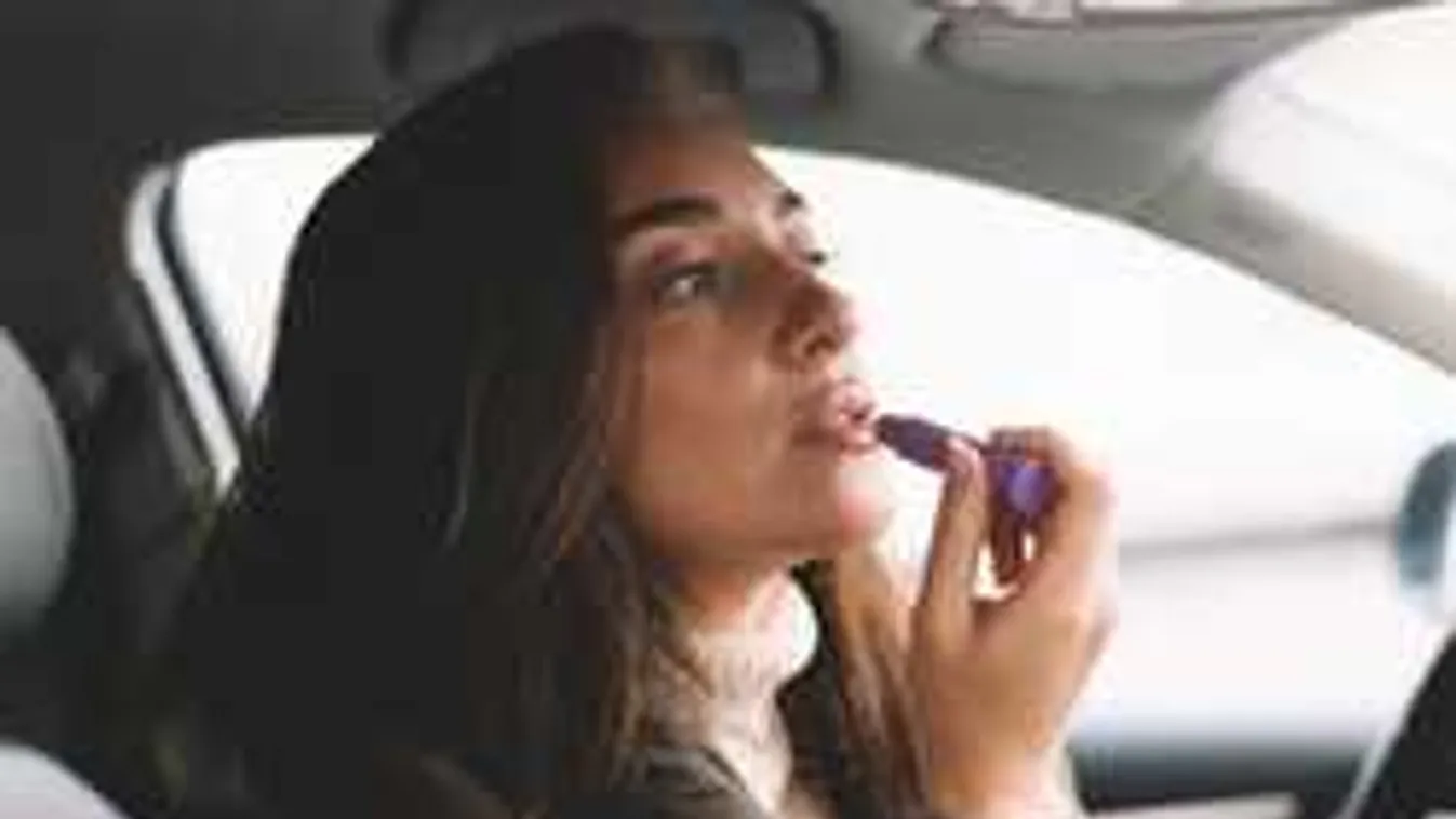 Kínos sminkbaki, szerencsétlen lányon röhög az internet