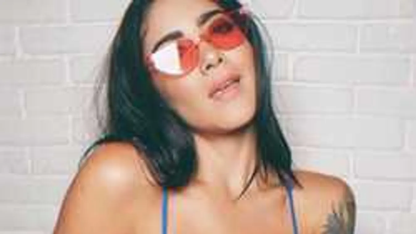 Pucér fotókat tett közzé a népszerű műsorvezetőnő