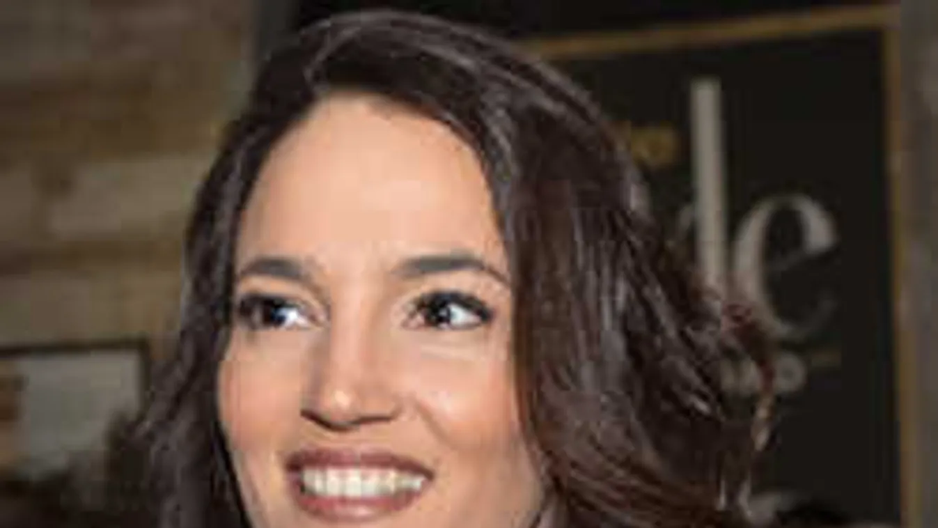 Ledobta a ruhát, merész fotó került elő a tinédzser Debreczeni Zitáról!