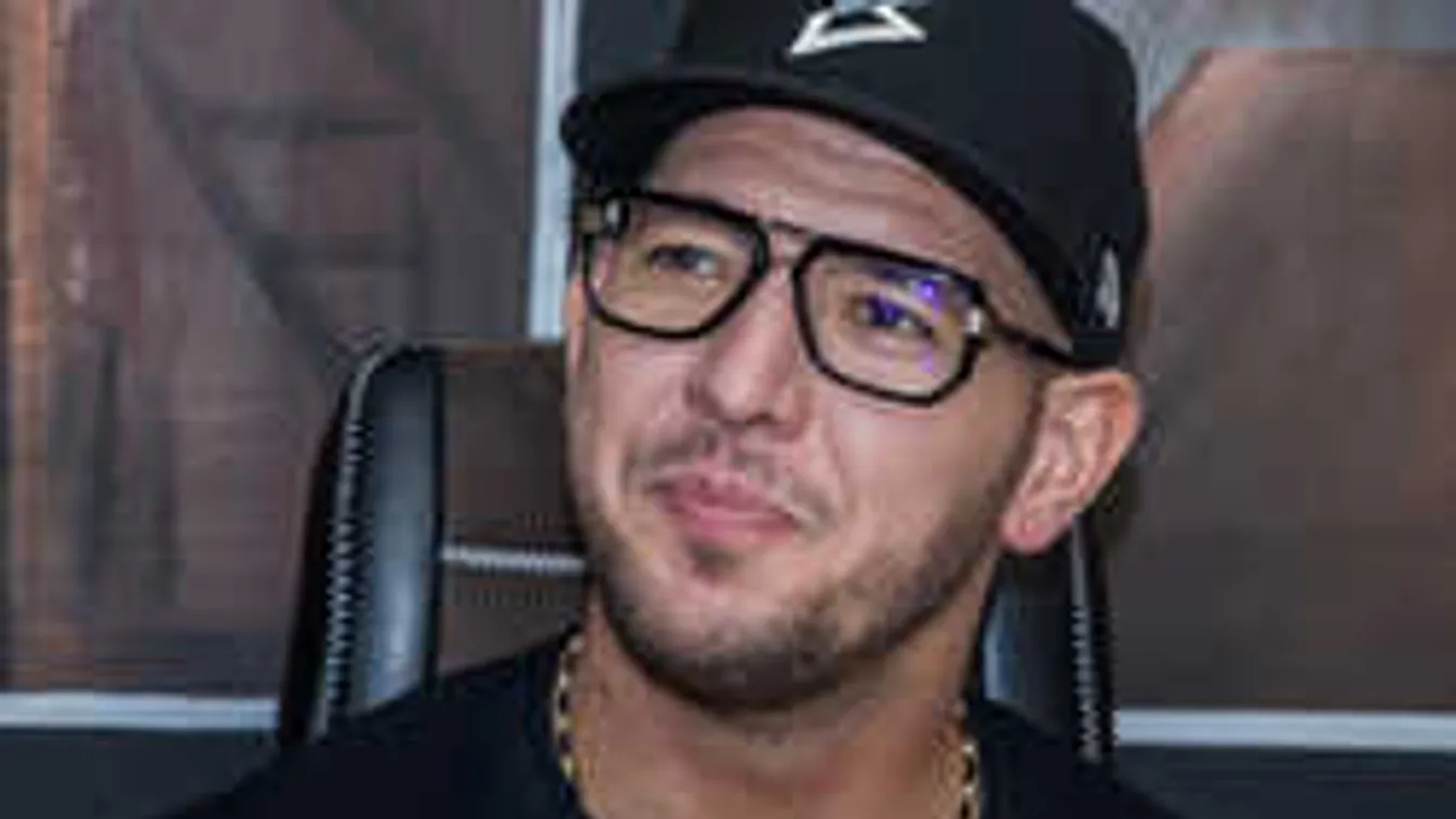 Itt az első videó: így tért vissza a színpadra Curtis